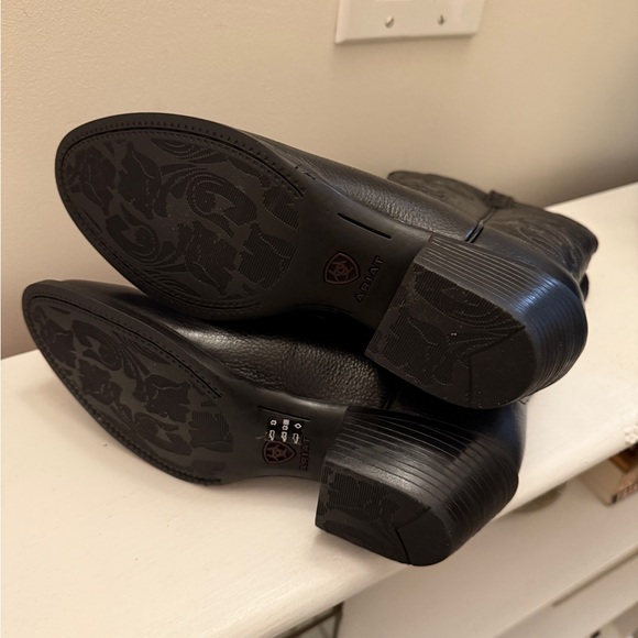 Ariat Heritage Round Toe Cowboy Boot- Brand New, Never Worn - Picture 6 of 9